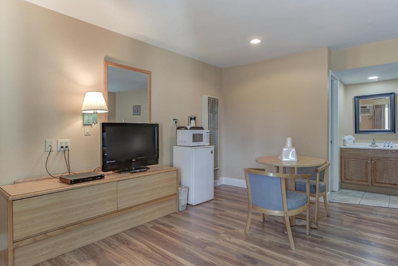 Burney Shasta Pines Motel & Suites المظهر الخارجي الصورة