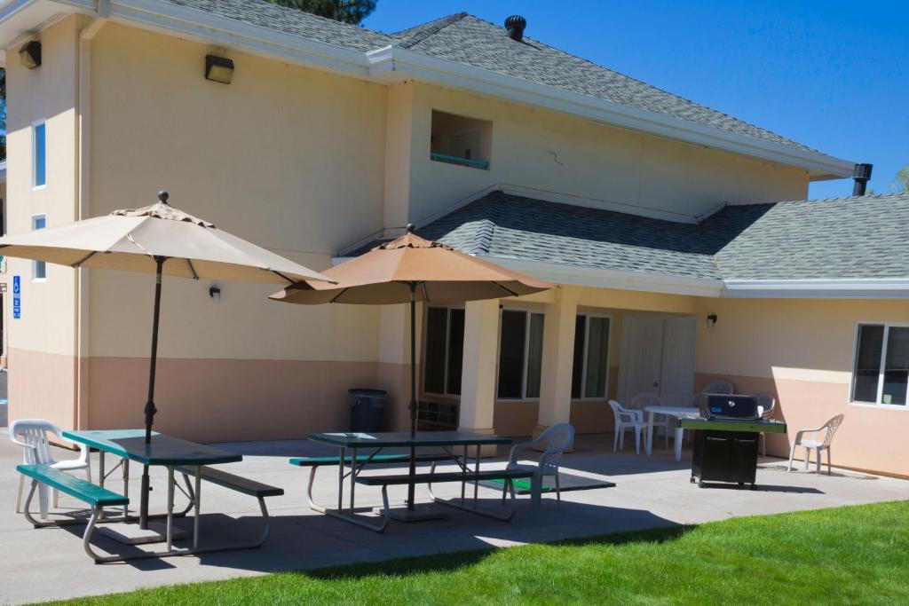Burney Shasta Pines Motel & Suites المظهر الخارجي الصورة