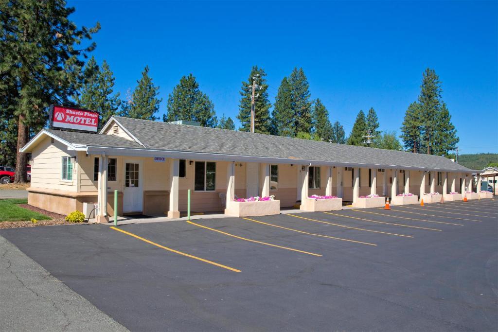 Burney Shasta Pines Motel & Suites المظهر الخارجي الصورة
