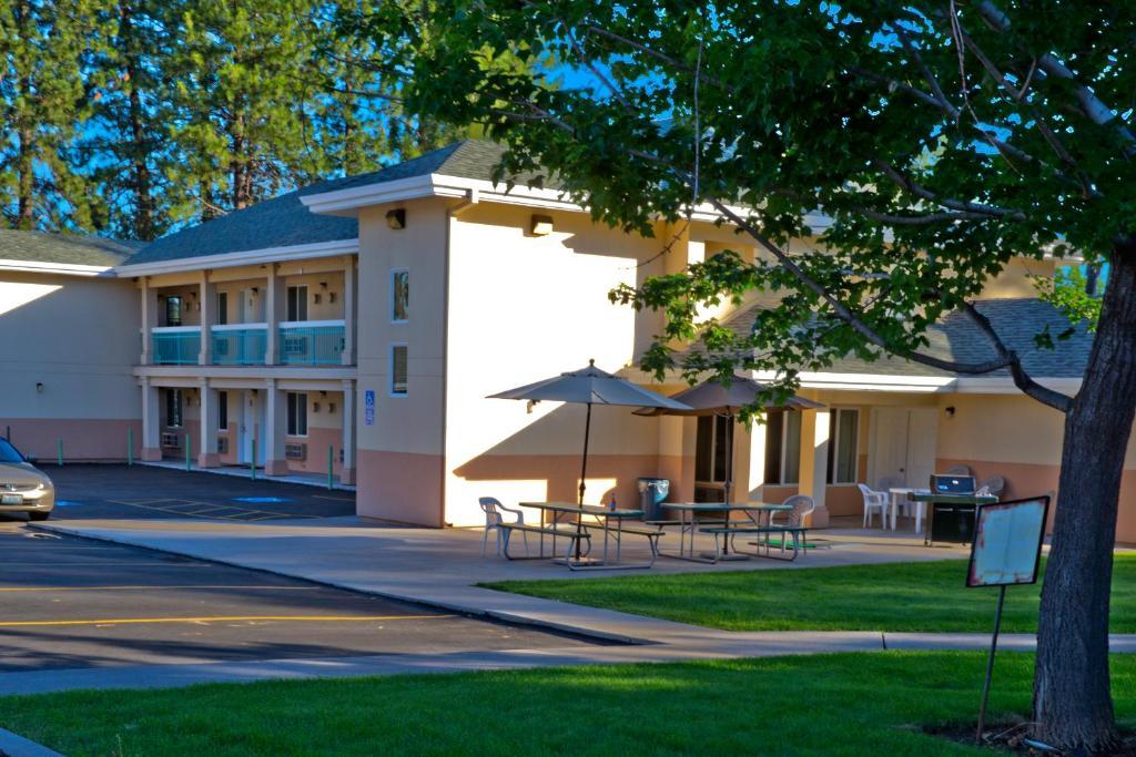 Burney Shasta Pines Motel & Suites المظهر الخارجي الصورة