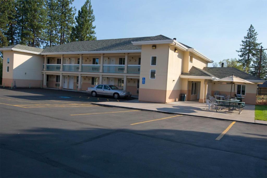Burney Shasta Pines Motel & Suites المظهر الخارجي الصورة