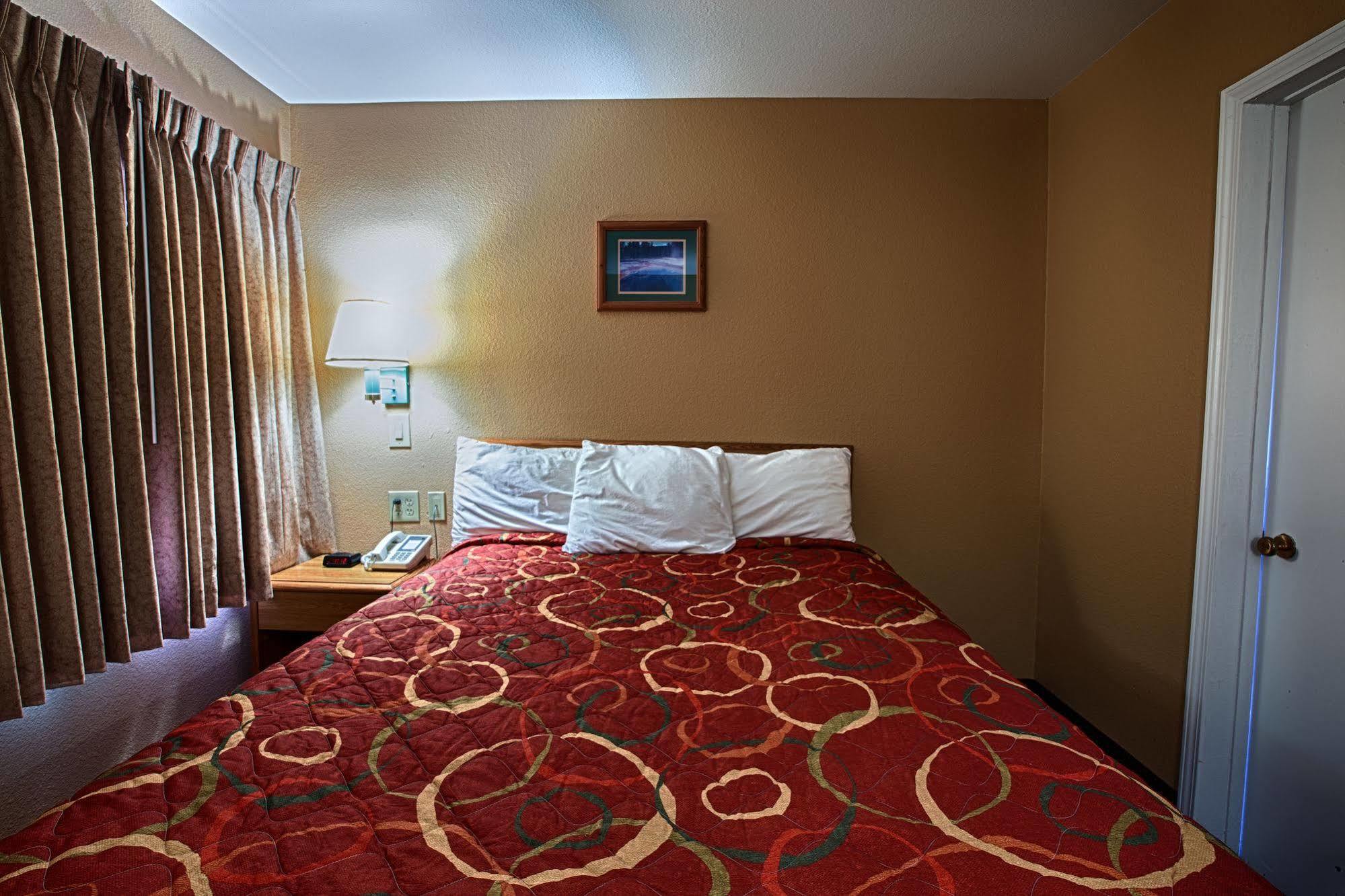 Burney Shasta Pines Motel & Suites المظهر الخارجي الصورة