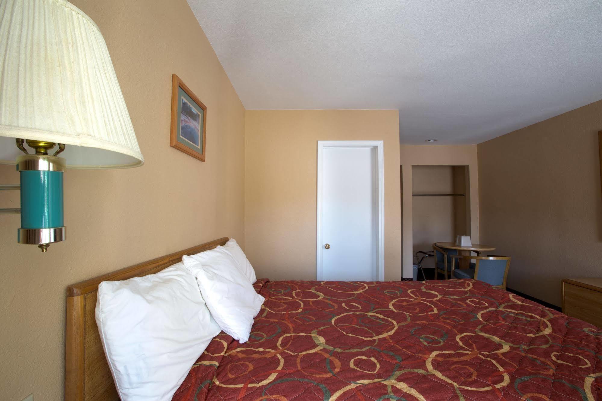 Burney Shasta Pines Motel & Suites المظهر الخارجي الصورة
